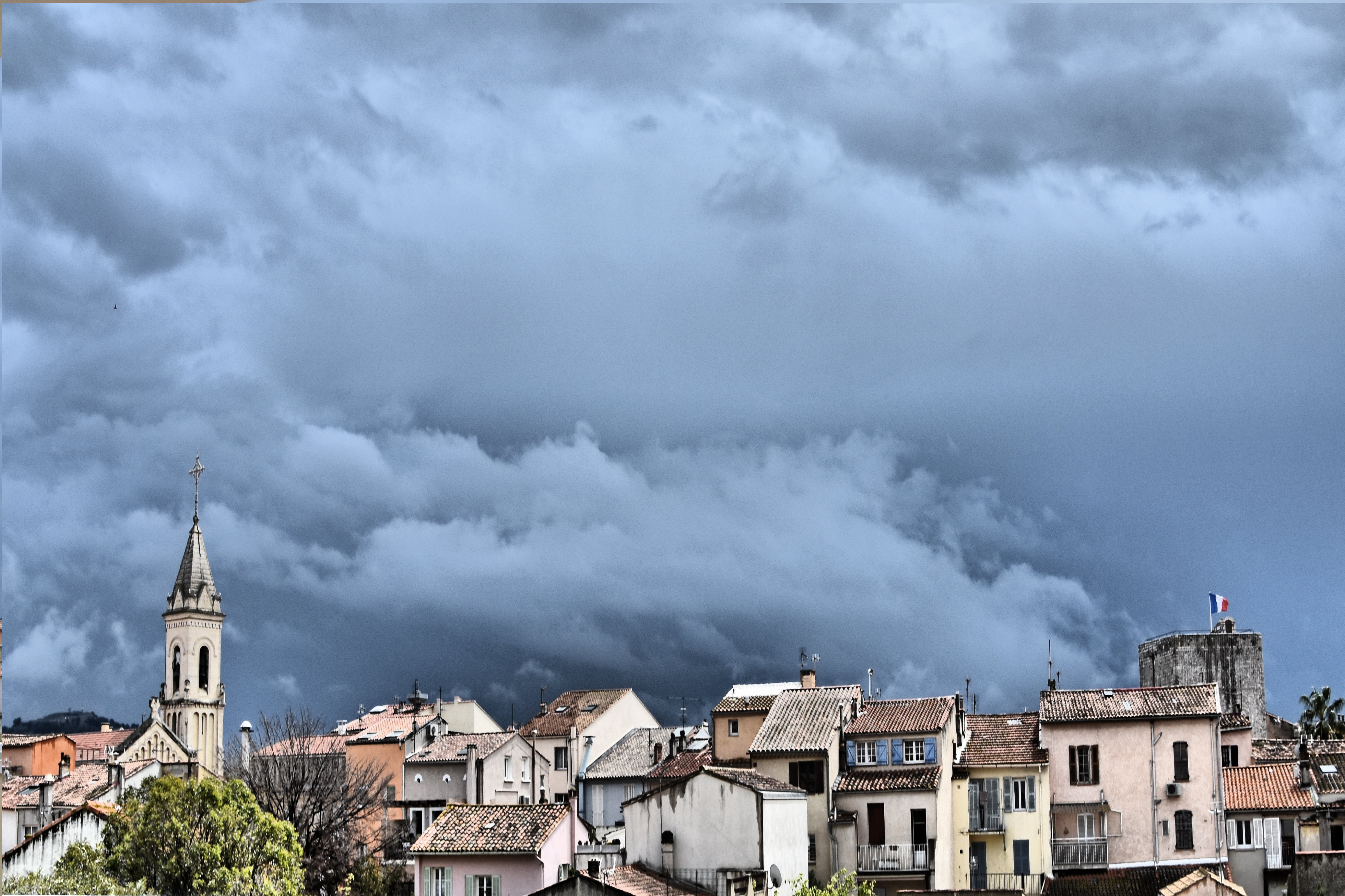 EPHEMERIDES DU 28 AVRIL